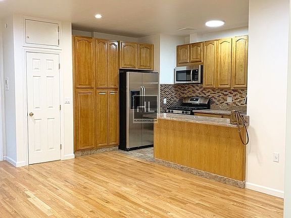 3rd image of 8437 118th St APT 5A