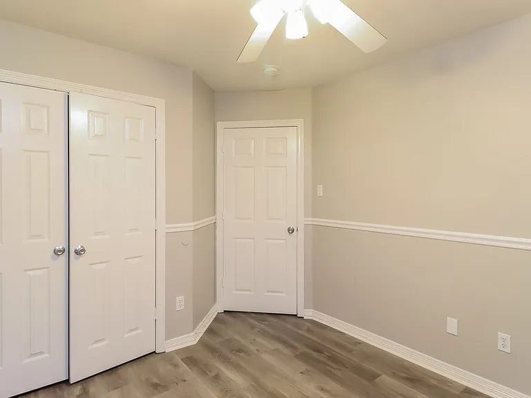 703 Biscayne Dr — Photo 13