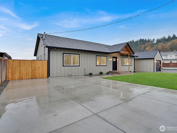 3rd image of 120 5th Avenue N