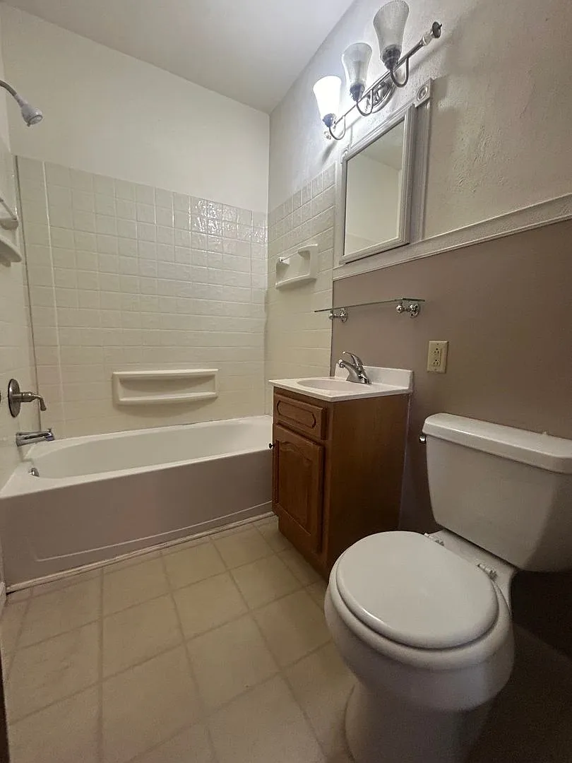 1305 North Church Street A-C — Photo 2