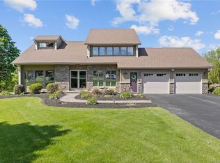 122 Galvin Ct, Farmington, NY 14425