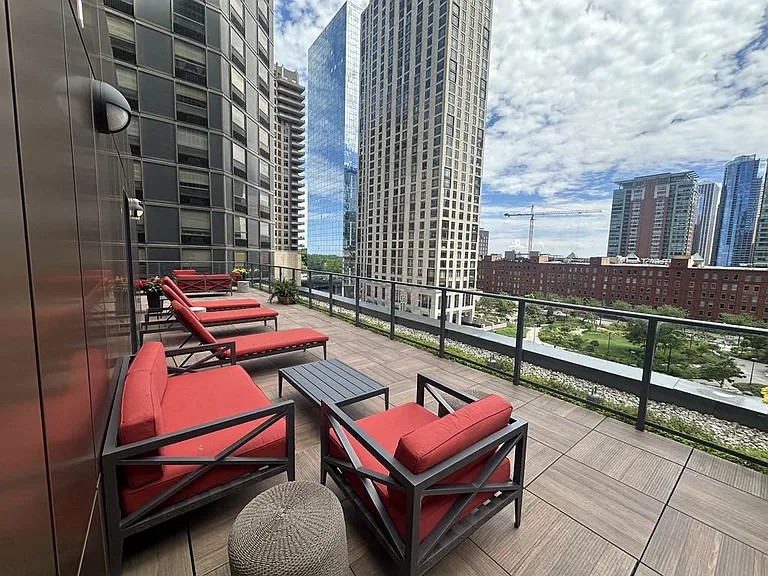 Sienna Chicago — Photo 23