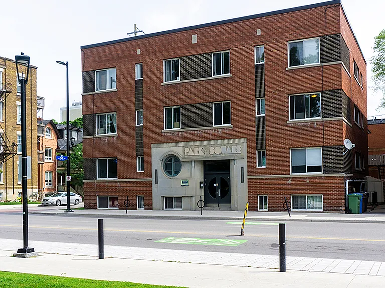 425 Elgin St — Photo 16