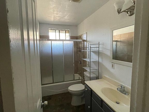 2nd image of 3211 Vineland Ave