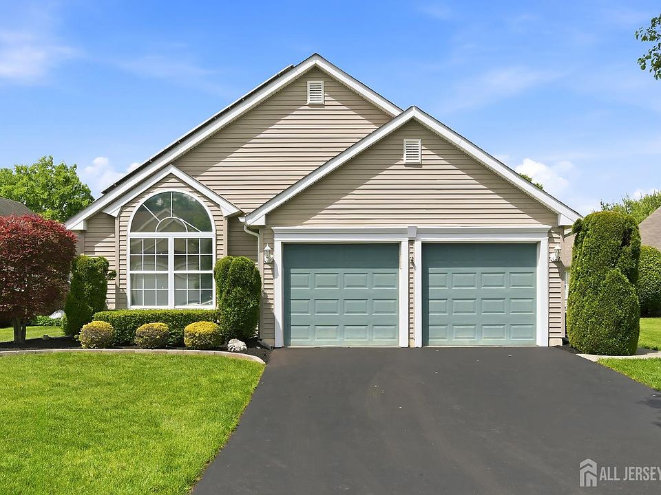 1st image of 25 Ivy Hill Rd