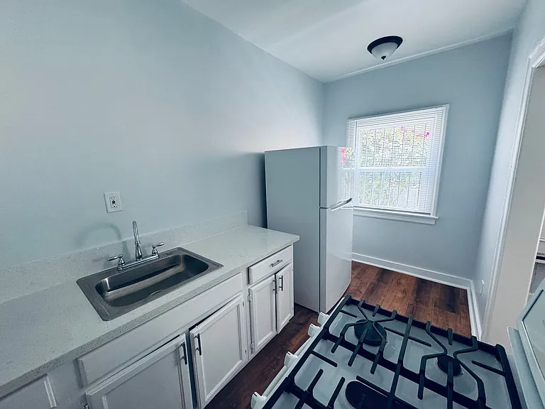255 S Catalina St — Photo 30
