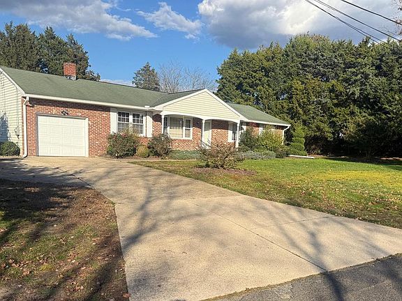4th image of 4024 Renee Dr