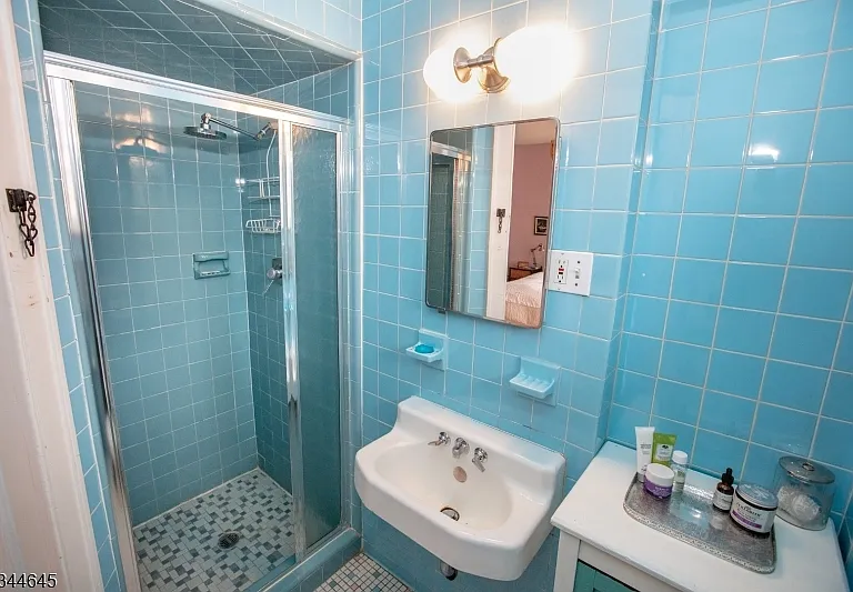 110 Montclair Ave — Photo 32