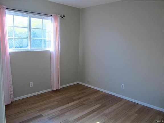 4th image of 14819 Los Angeles St