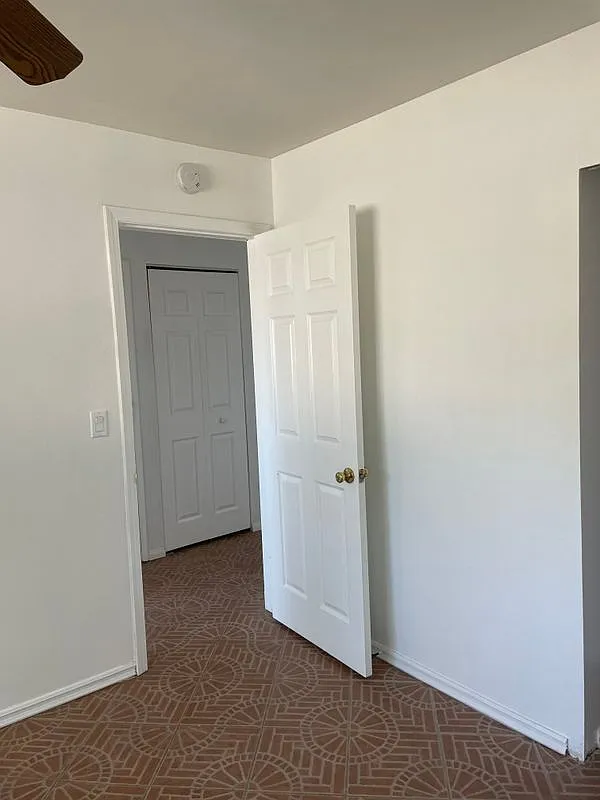 4 bed, 2.0 bath, 136 sqft, $1,250 — Photo 1
