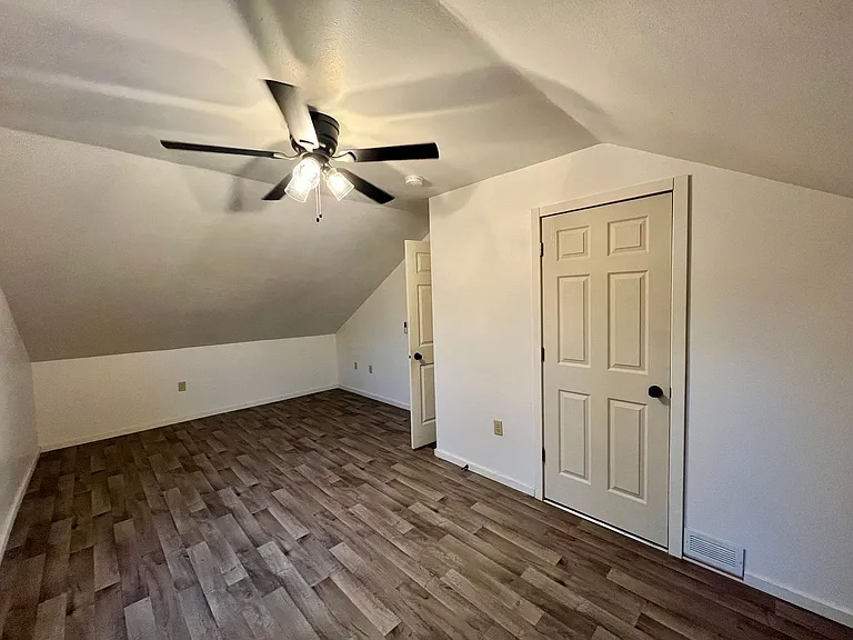 713 Augusta Ave — Photo 8