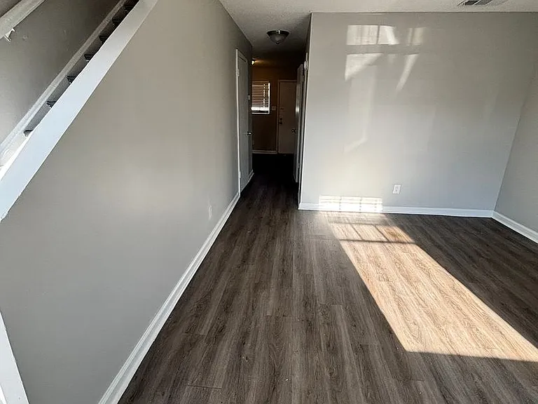 Blakely Place Apartments — Photo 27