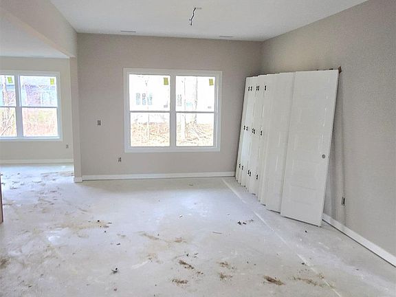 3rd image of 628 S Cottonwood Ct