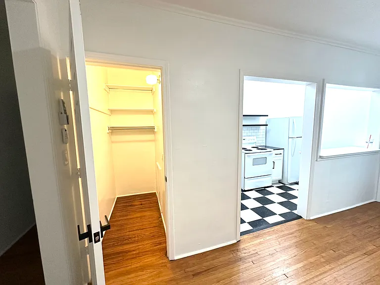 1108 S Detroit Ave #C1 — Photo 5