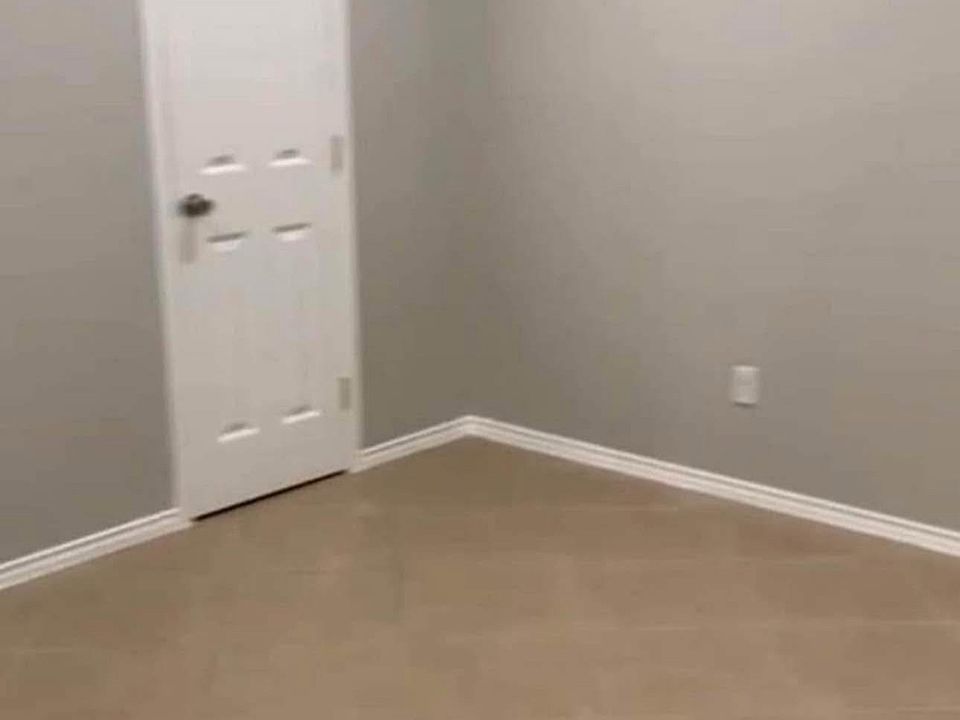 1st image of 907 E Daffodil Ave #A
