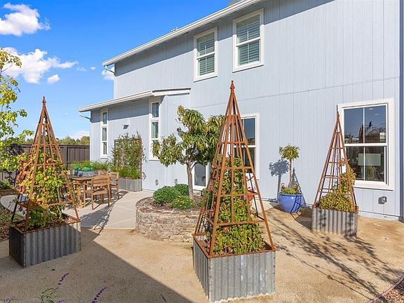 5th image of 972 Farmhouse Way
