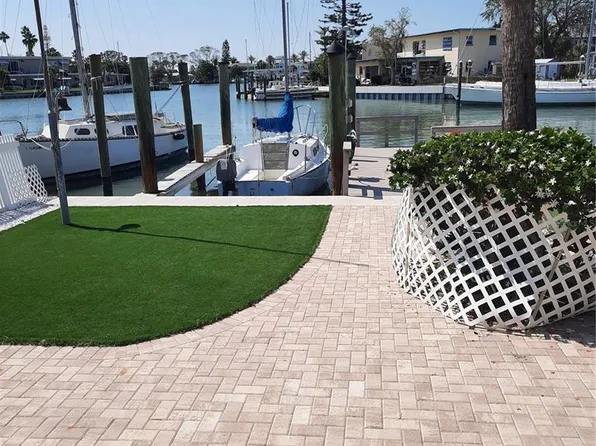 319 Boca Ciega Dr, Madeira Beach, FL 33708