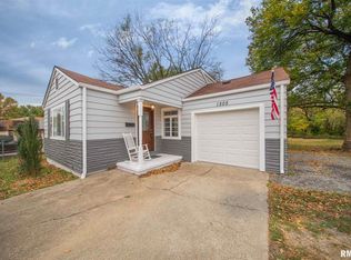 1205 N Main St, Benton, IL 62812