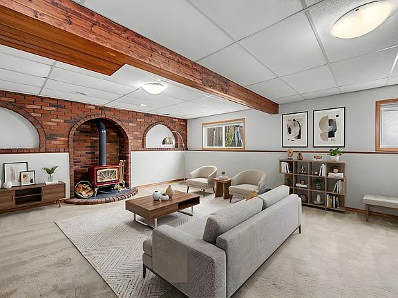 4th image of 312 Lago Lindo Cres NW