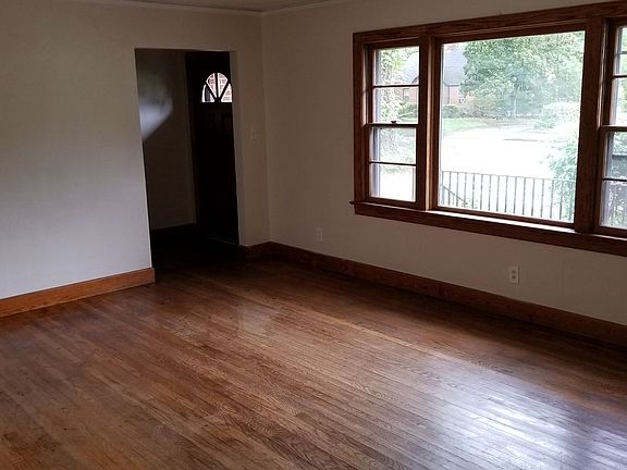 4th image of 3773 Karlin Ave