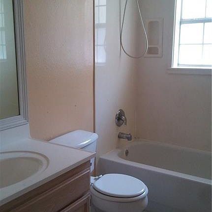 4th image of 1804 Oasis Ave APT 305