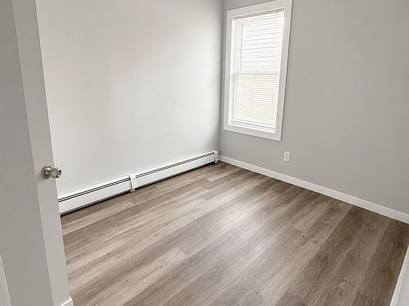 5th image of 208 Governor St APT 1