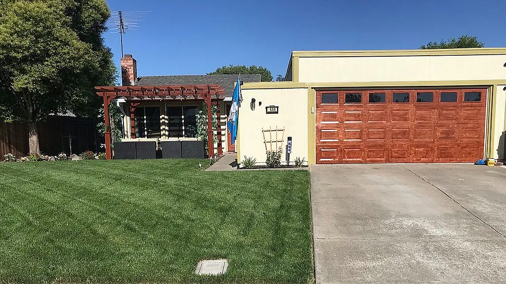 664 Buckeye Dr photo 1