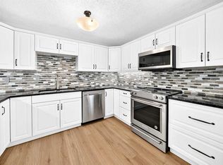 8 NE Hawkfield Cres NW, Calgary, AB T3G1Z5
