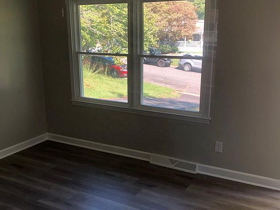 4th image of 3201 Spring Valley Dr