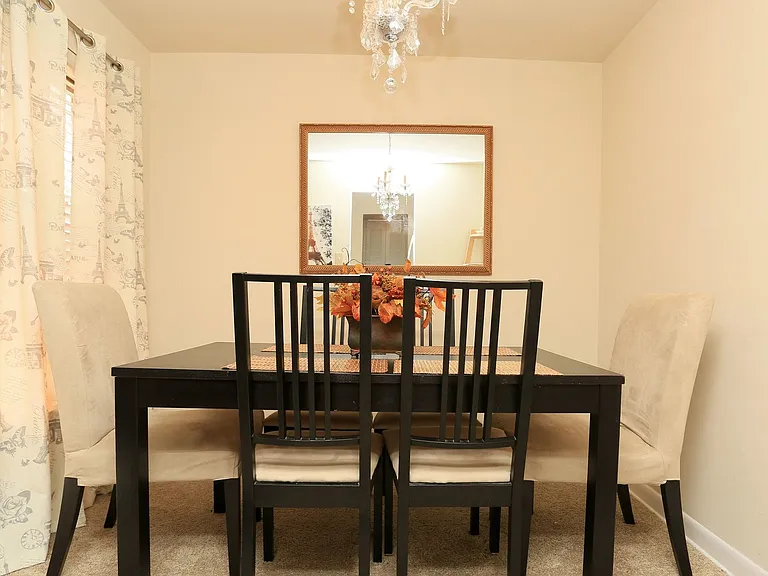 Mallard Courts Apartments — Photo 9