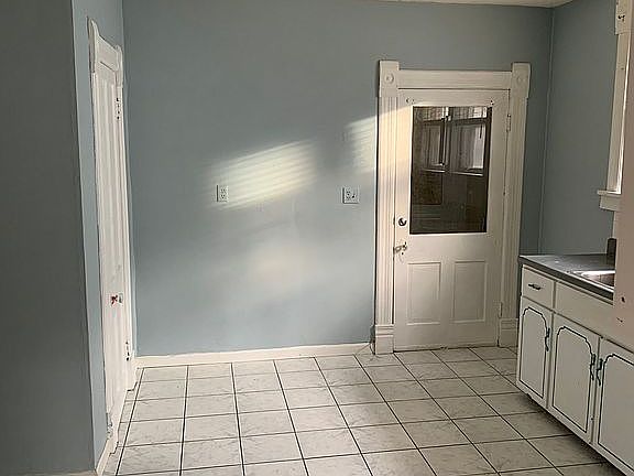3rd image of 304 Hooker St