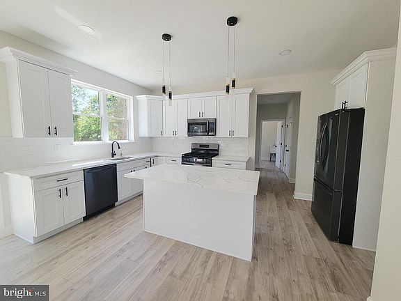 4th image of 3273 Manaway Ln