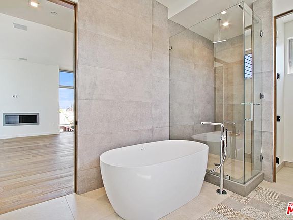 5th image of 2318 Ocean Park Blvd Unit C