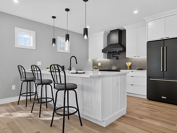 5th image of 28 Amsden St #28