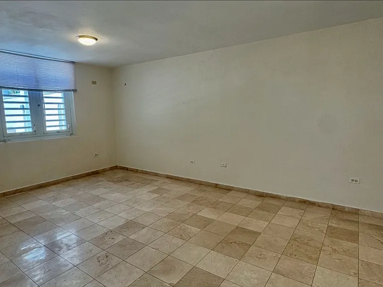 147 Prancipe Guillermo — Photo 17