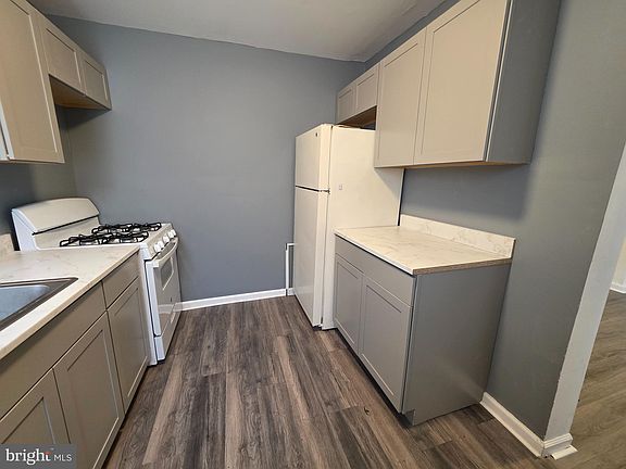 4th image of 2147 Eastburn Ave