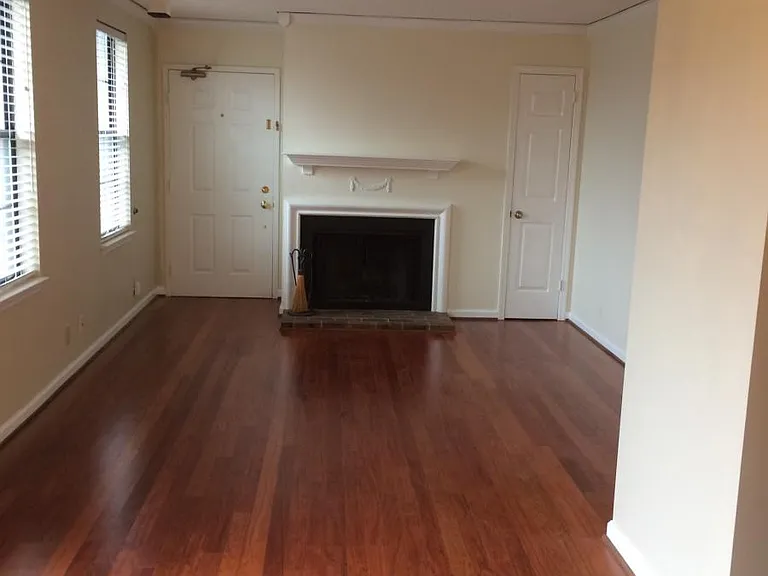 5884 Brentwood Trce — Photo 1