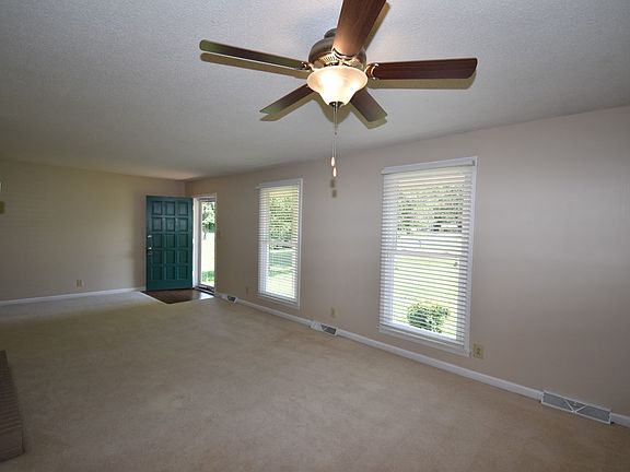 3rd image of 3049 Westchester Dr