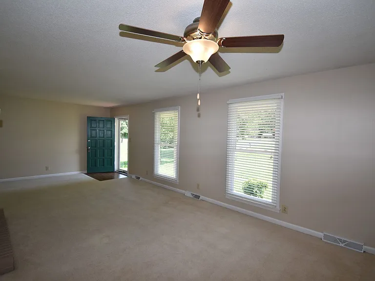 3049 Westchester Dr — Photo 3