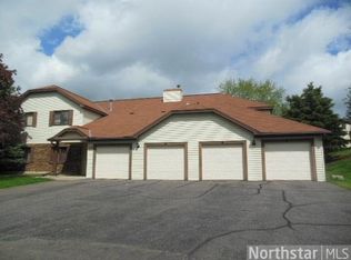 1936 Fox Ridge Dr, Saint Paul, MN 55118