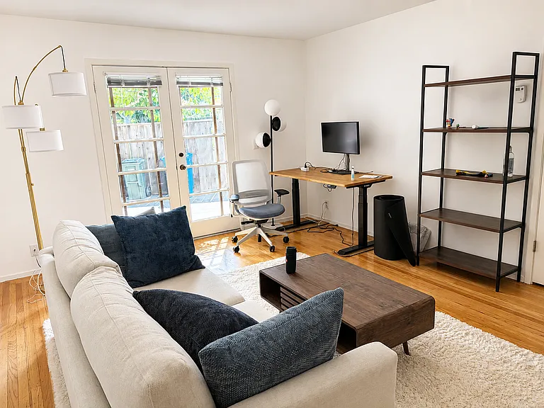 324 Waverley St #1 — Photo 1