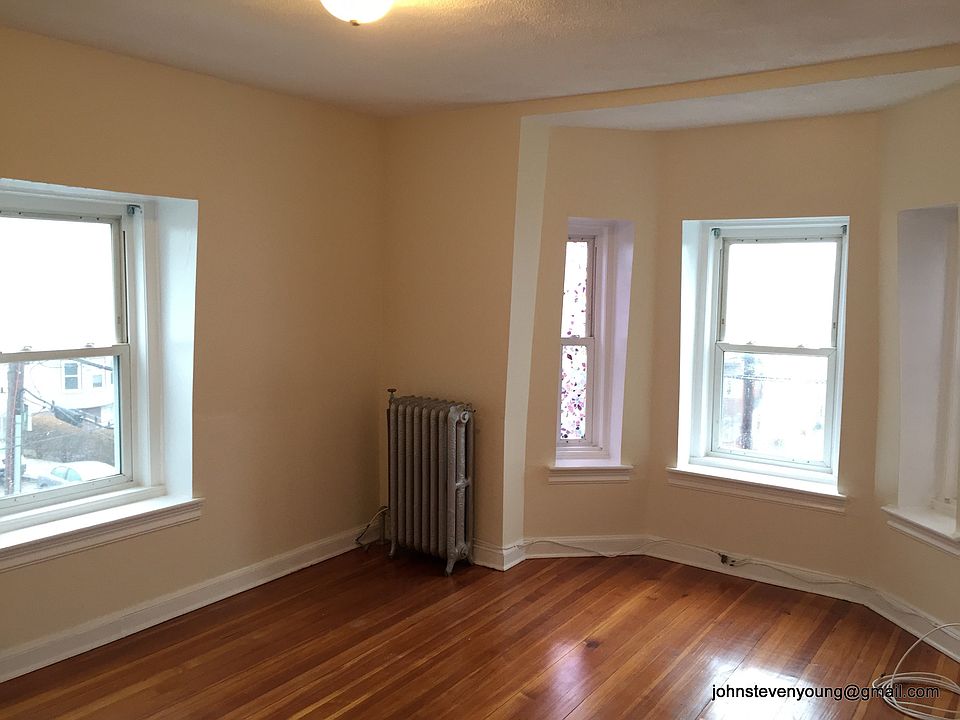 2nd image of 200 Leyden St #2