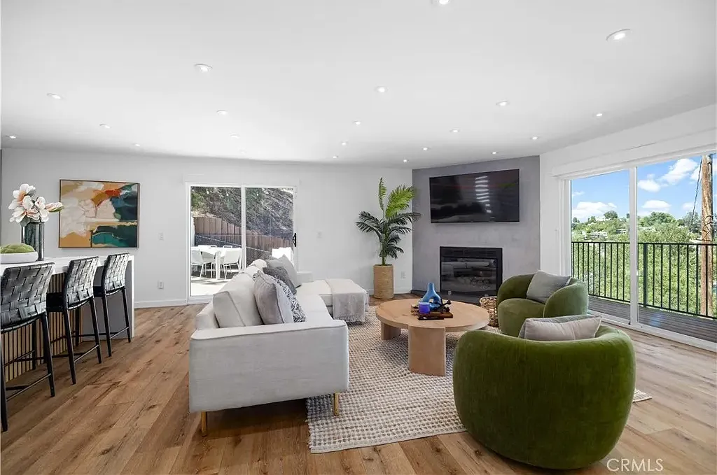 Camello Rd, Woodland Hills — Photo 4