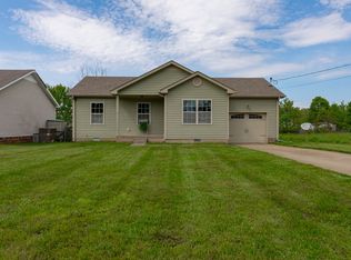 228 Waterford Dr, Oak Grove, KY 42262