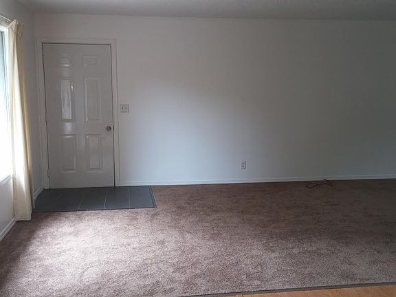 2nd image of 905 Clydesdale Ln