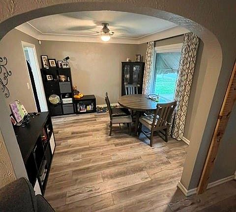 4th image of 73 Phyllis Ave
