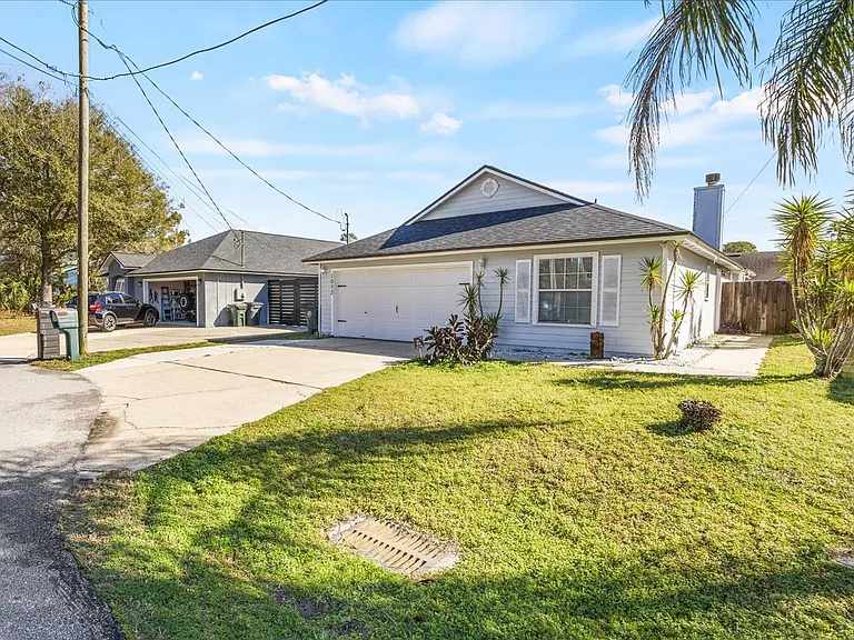 1073 Stocks St — Photo 2
