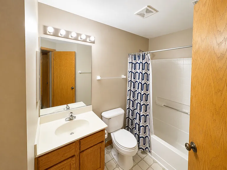 647 W Jonathan Dr — Photo 6