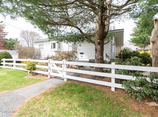 9 Cresthaven Ave, Albany, NY 12205