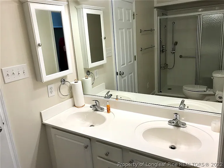 614 W Amberdale Cir W — Photo 16